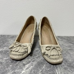 【22cm】パラディスクルールのホワイトベージュパンプス