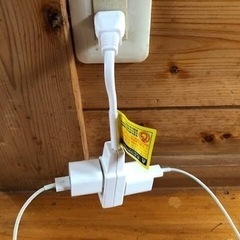 ダイソー コード付タップ 3個口 10cm の画像