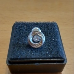 ジルコニア ピアス