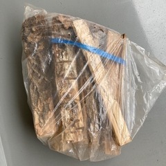 キャンプ　薪
