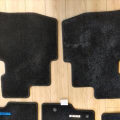 ※値下げ【美品】マツダCX8 フロアマットの画像