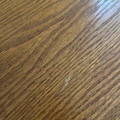 木製アンティーク調テーブルの画像