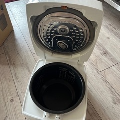 三菱IHジャー炊飯器 炭炊釜 5.5合炊 1.0L 19年製の画像