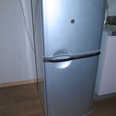 冷蔵庫　容積136l