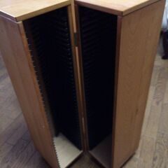 おしゃれなCDラックの画像