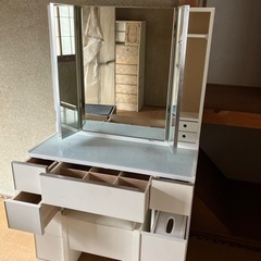 【今すぐのみ】【無料】ドレッサー 白 椅子付きの画像