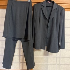 服/美品11号3点セット スーツ レディースの画像