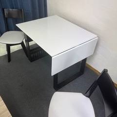 ニトリ　伸長式ダイニングテーブル　回転式ダイニングチェアー2脚　...