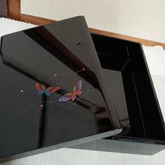 美品♦️超超激安♦️書籍等入れ、小物入れとしても、大きめの品、量も入ります、とても素敵で便利な品です♦️かなりお値打ちにお譲り致します♦️おすすめ♦️蝶々柄とても良いの画像