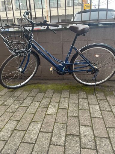 リサイクルショップどりーむ荒田店　No1239 自転車　シティサイクル　２６インチ 綺麗な青　ギア切り替え付き♪　LEDオートライト付き　鍵付き　通勤通学に♪　状態良好♪