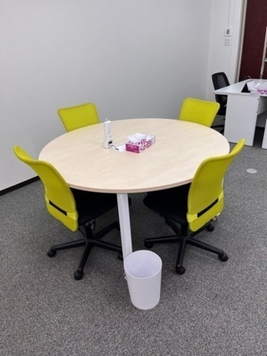 可愛い丸型オフィステーブル オフィスチェア4客セット 美品です 家具 オフィス用家具 机