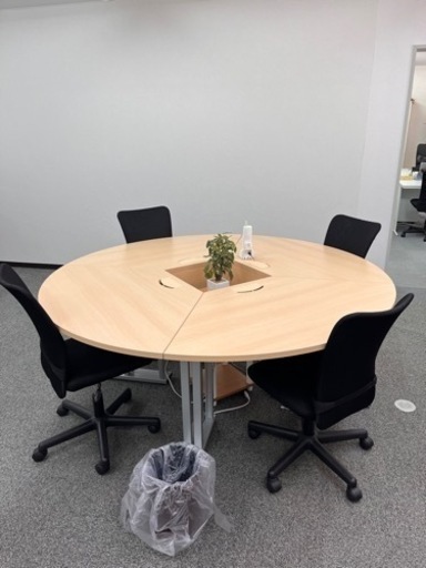 お洒落な丸型会議テーブルと椅子4客セット家具 オフィス用家具 机