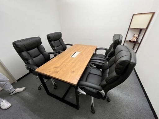 会議テーブルと椅子(チェアー)4客セット 
家具 オフィス用家具 机