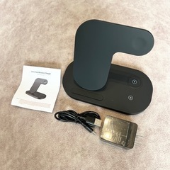 新品未使用　同時充電【3in1ワイヤレス充電器】iPhone AppleWatch  AirPodsの画像