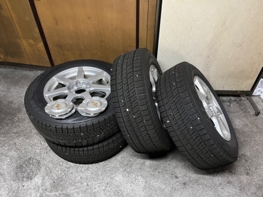 車のパーツ タイヤ、ホイール