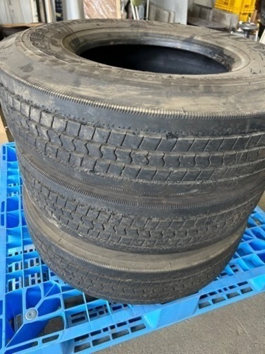 車のパーツ タイヤ、ホイール