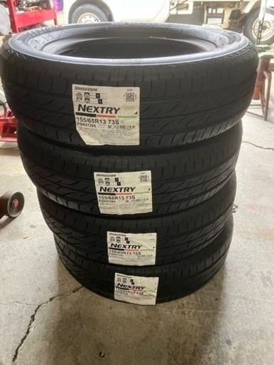 車のパーツ タイヤ、ホイール