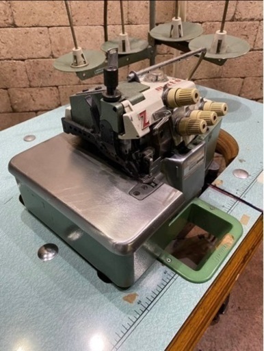 ヤマト業務用ミシン Z5003 O4DF ロックミシン 200V 動作確認済み 台付き