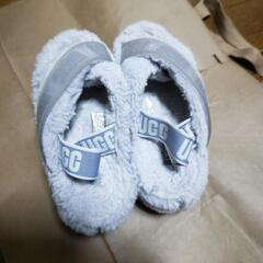 UGG サンダル ファジータ 23cm パープル

の画像