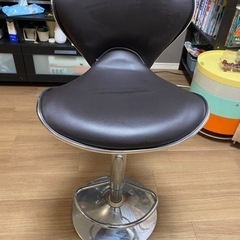 椅子を譲ってます