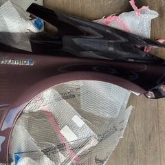 30プリウス右フェンダー売り！1万円