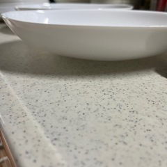 深さのある皿2枚の画像