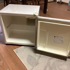 小型冷蔵庫（古いですが動きます）の画像