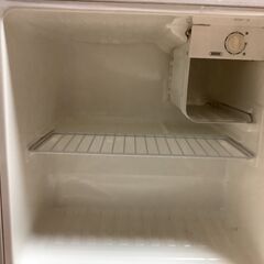 小型冷蔵庫（古いですが動きます）の画像