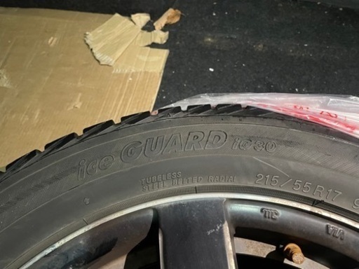 車のパーツ タイヤ、ホイール