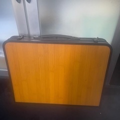 キャンプ用品、テーブルの画像