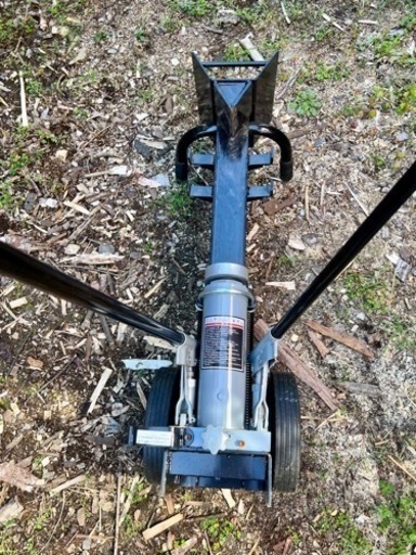 薪割り機(12tパワフル手動式油圧薪割り機)