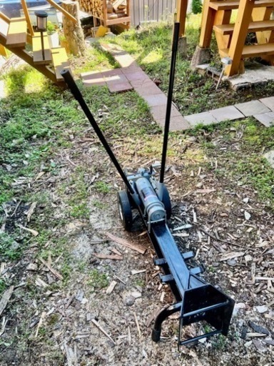 薪割り機(12tパワフル手動式油圧薪割り機)