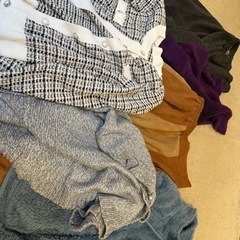 冬服(ダウン、ニットなど)無料でお譲りいたしますの画像