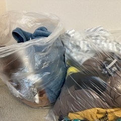 冬服(ダウン、ニットなど)無料でお譲りいたしますの画像