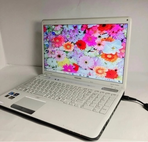 人気のホワイト　大画面16インチ dynabook ＤＶＤもＯＫ 初期設定済み