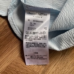 水色ブラウスの画像