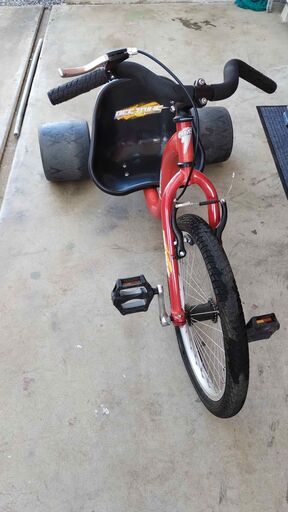 3輪車坂道ドリフト