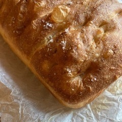じゃがいも入り厚焼きフォカッチャ&ガスパチョ、クロケッタの画像