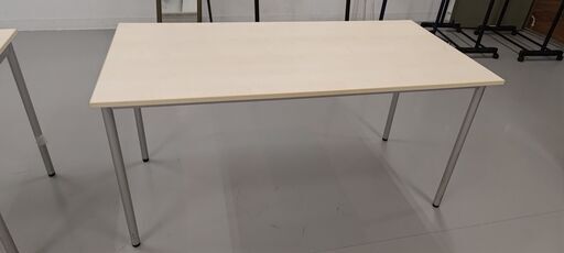 ダイニングテーブル　横140cm 奥行70cm 高さ70cm