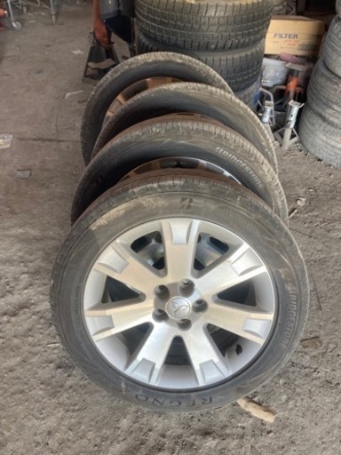 車のパーツ タイヤ、ホイール