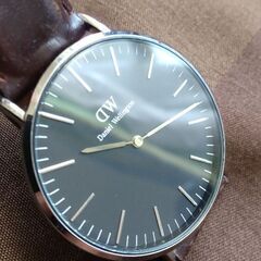 ダニエルウェリントン Daniel Wellington　40ミリ　シルバー×ブラック　電池新品5月14日済みの画像