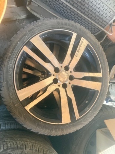 車のパーツ タイヤ、ホイール