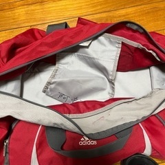 adidas ボストンバッグの画像