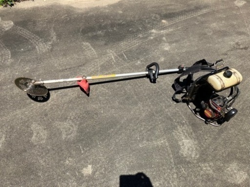 背負い式刈り払い機