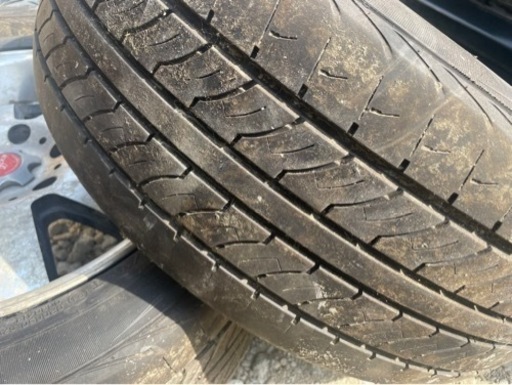 車のパーツ タイヤ、ホイール