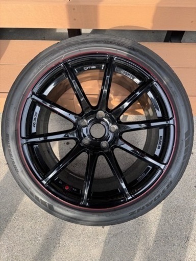 車のパーツ タイヤ、ホイール