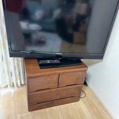 40型テレビ
と 収納家具 キャビネットの画像