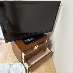 40型テレビ
と 収納家具 キャビネットの画像