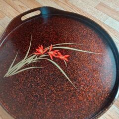 湯呑みや茶わんを入れる器の画像