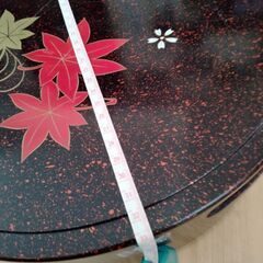 湯呑みや茶わんを入れる器の画像